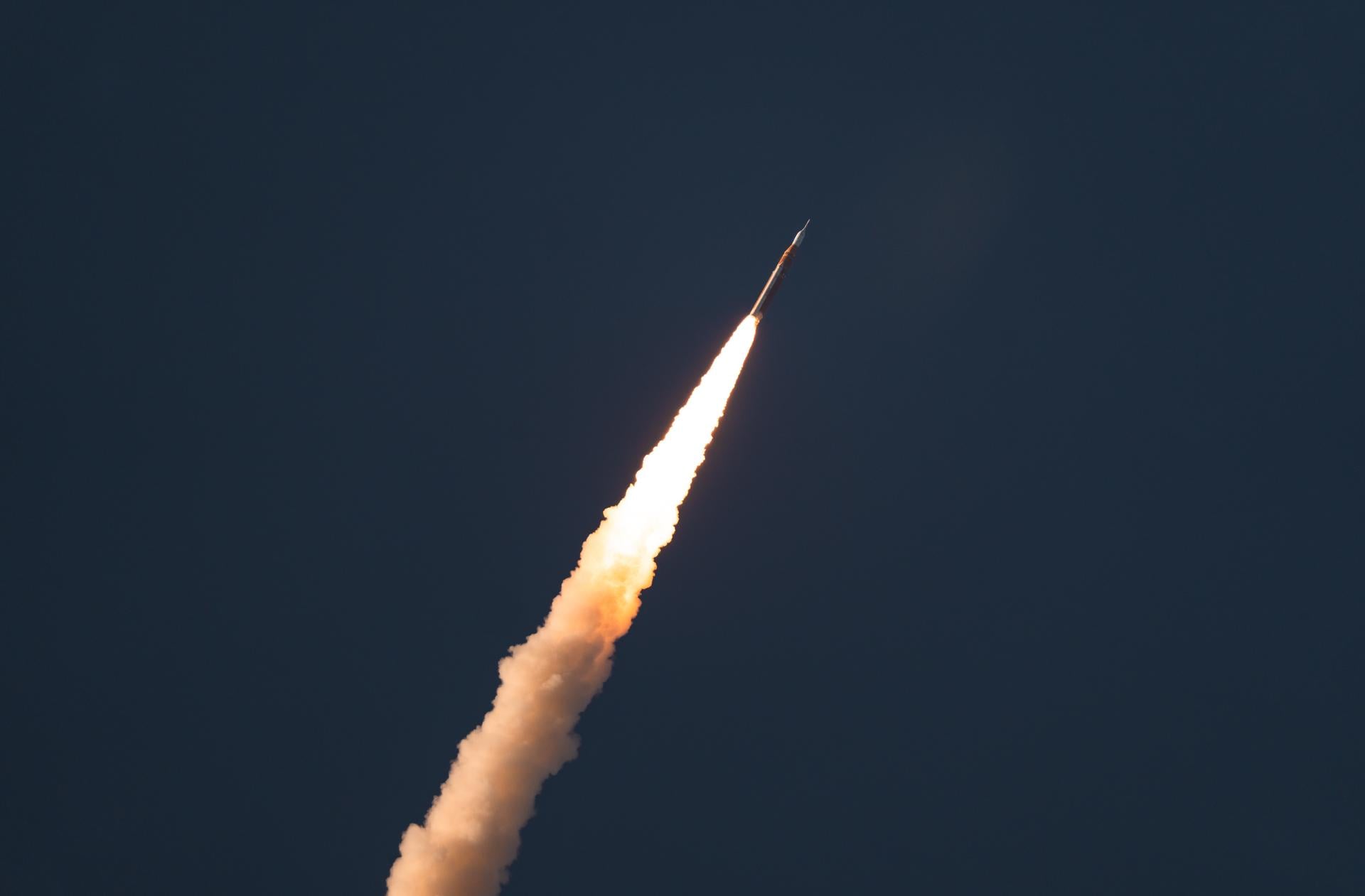 Artemis II flying and leaving Earth's atmosphere